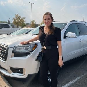 Meet your Posher, Adris